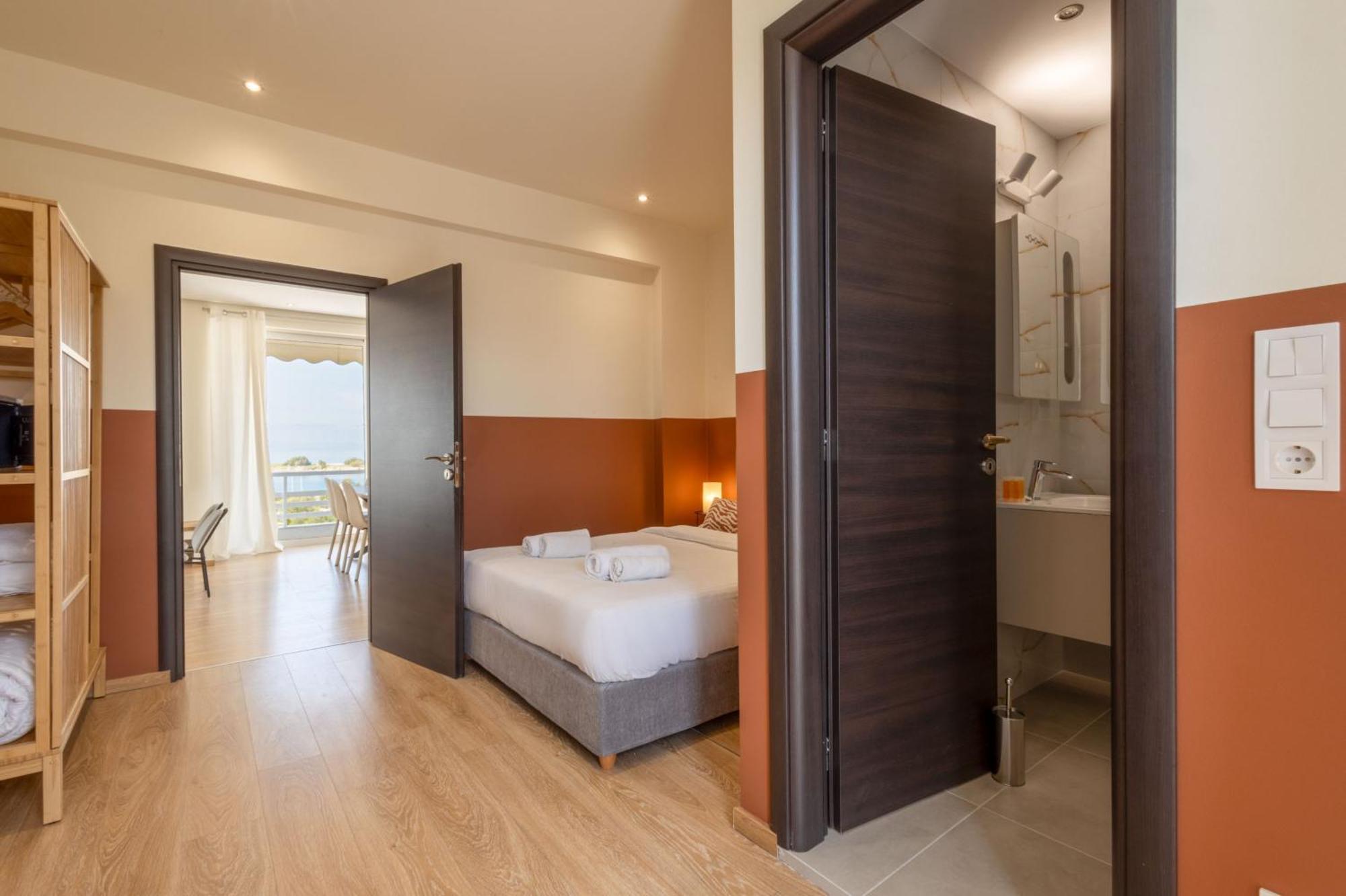 Luxurious 3-Bedroom Seaside Retreat Fully Renovated In 2025 Athènes Extérieur photo